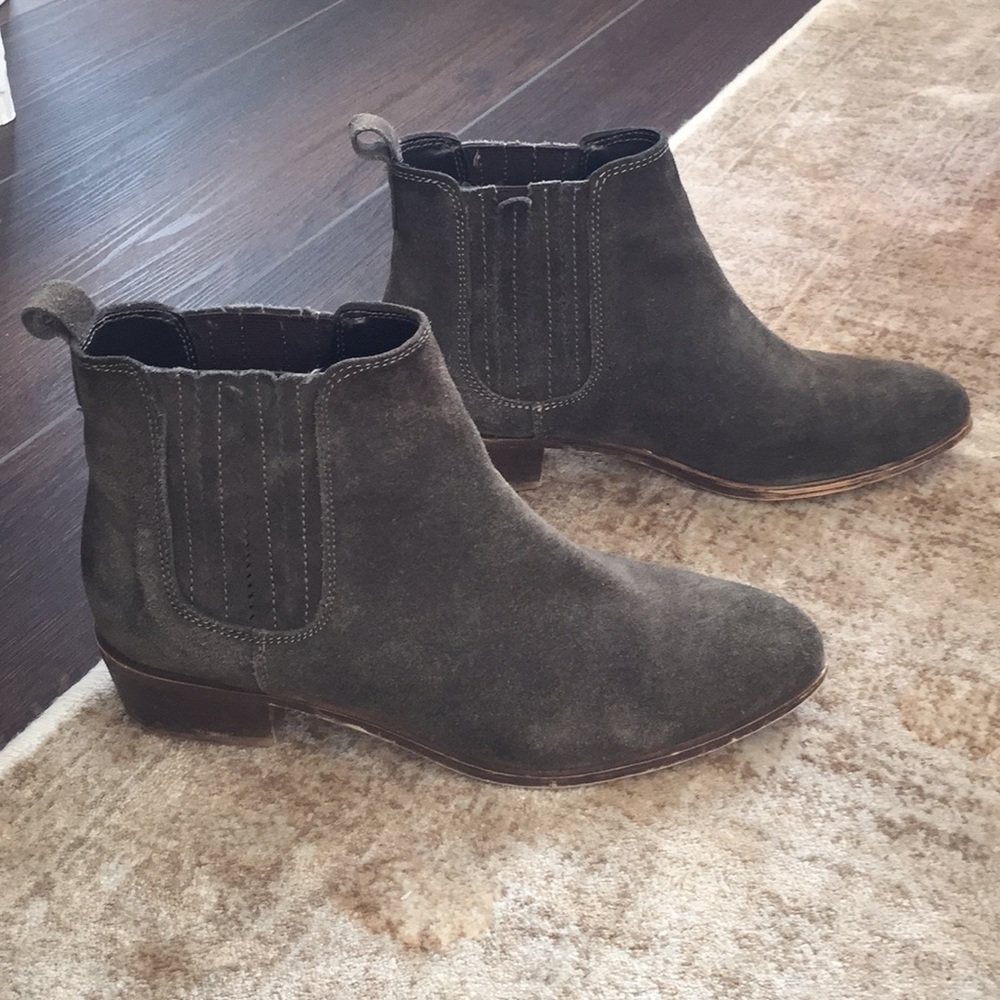 Steve Madden olive green “Nylie” booties
